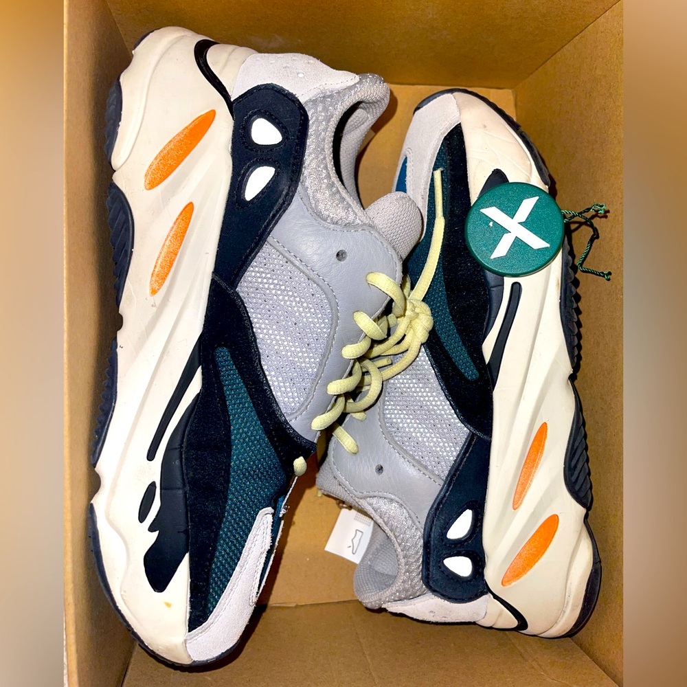 Adidas Yeezy wave runner 700 boost size 7.